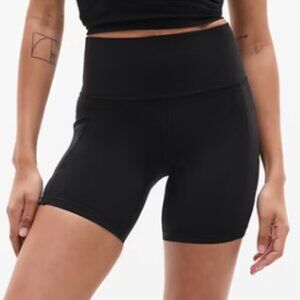 Athleta Salutation Stash Pocket II 5" short